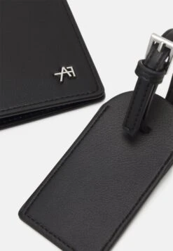 Anna Field Passport Case And Luggage Tag SetCustodia Per PassaportoBlack Donna Portafogli E Portachiavi AN651F04H-Q11 -Anna Field 3a491ff00f7a495fa8abceec7b9b8f16
