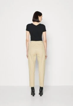 Anna Field Pantaloni CargoBeige Donna Pantaloni AN621A07M-B11 -Anna Field 6ebd5fbacc544c6ba23fe57aa651b7ac