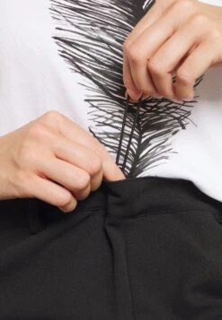 Anna Field PantaloniBlack Donna Pantaloni AN621A06Q-Q11 -Anna Field 8ae864675e8343758656aa26ca79fabc