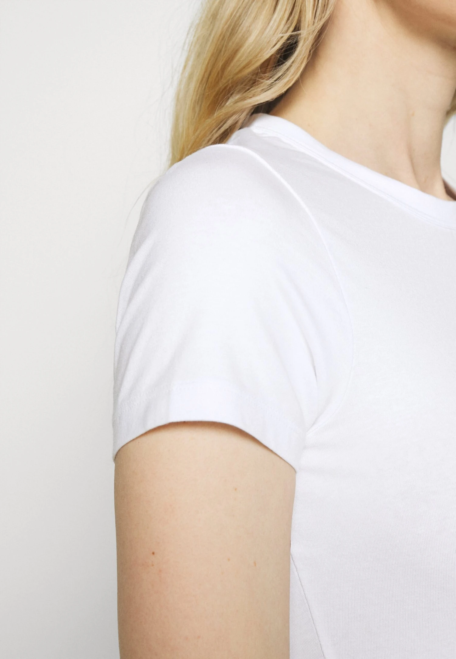 Anna Field 2 PackT-Shirt BasicWhite Donna T-shirt E Top AN621D0UR-A12 9 Anna Field 2 PackT-Shirt BasicWhite Donna T-shirt E Top AN621D0UR-A12 - immagine 7