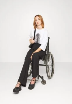 Anna Field PantaloniBlack Donna Pantaloni AN621A06Q-Q11 -Anna Field a0a7f6624f764afbac5934f76d5dbb84