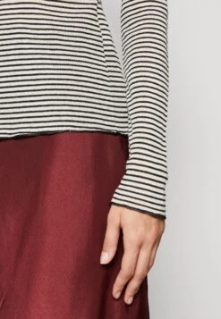 Anna Field Maglietta A Manica LungaBeige/Black Donna T-shirt E Top AN621D18W-B11 17 Anna Field Maglietta A Manica LungaBeige/Black Donna T-shirt E Top AN621D18W-B11 -Anna Field a9424b5af1914edb8385aa95fc03f6e0