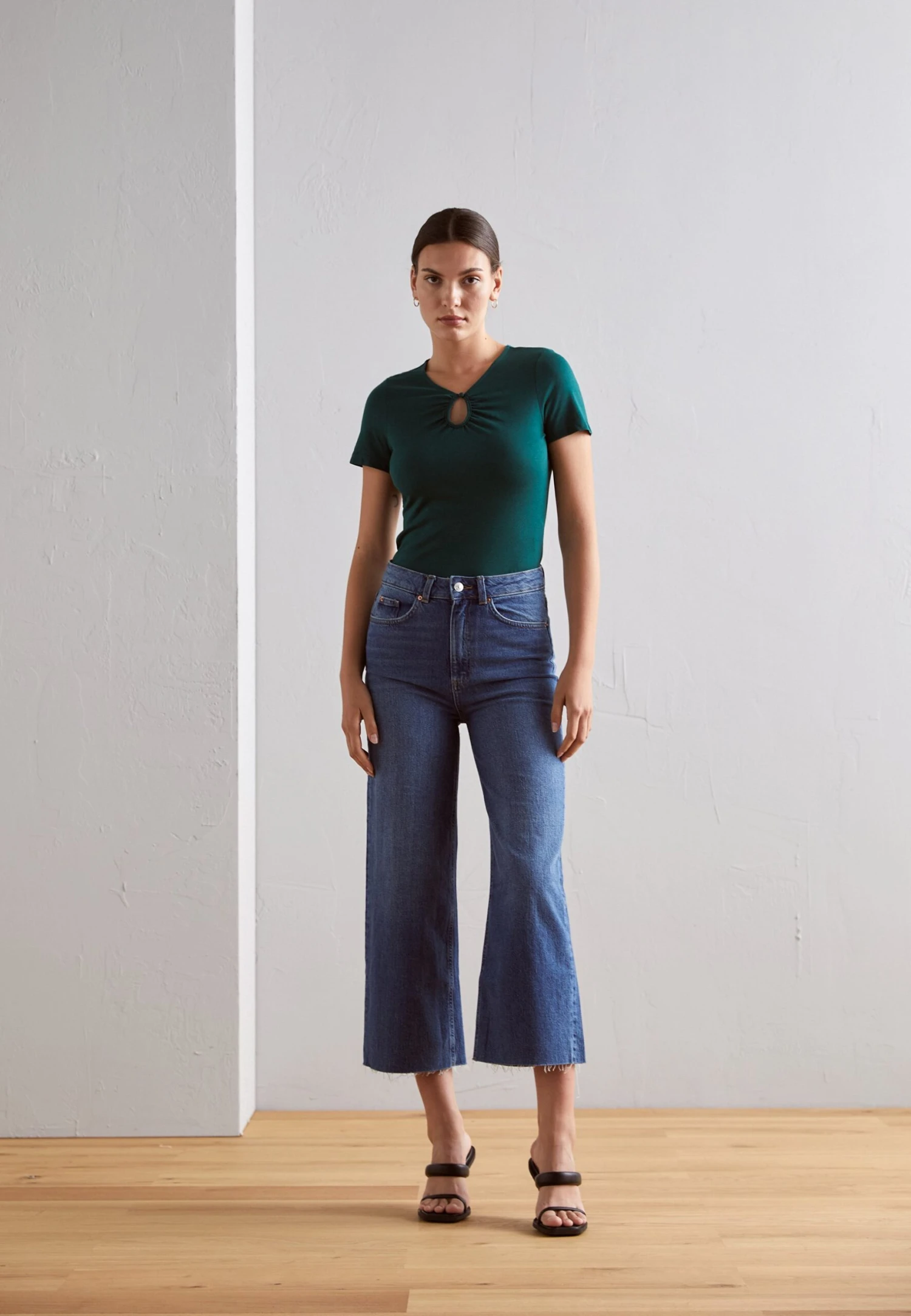 Anna Field T-Shirt BasicDark Green Donna T-shirt E Top AN621D185-M11 4 Anna Field T-Shirt BasicDark Green Donna T-shirt E Top AN621D185-M11 - immagine 2