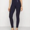 Anna Field Punto Leggings With Button DetailLeggingsDark Blue Donna Pantaloni AN621A04X-K11 2 Anna Field Punto Leggings With Button DetailLeggingsDark Blue Donna Pantaloni AN621A04X-K11 -Anna Field d182d2cbcbbe4c5b83fdeecb32c3b762