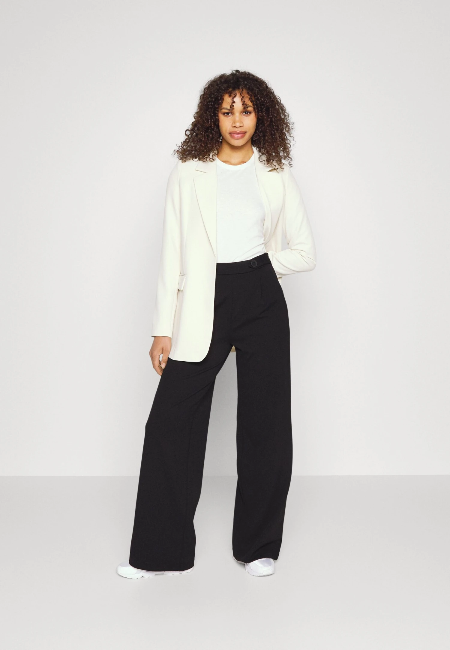 PantaloniBlack Donna Pantaloni ANH21A00J-Q11 4 PantaloniBlack Donna Pantaloni ANH21A00J-Q11 - immagine 2