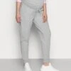 Slim Fit JoggersOverbumpPantaloni SportiviLight Grey Donna Pantaloni EX429B00N-C11 1 Slim Fit JoggersOverbumpPantaloni SportiviLight Grey Donna Pantaloni EX429B00N-C11 -Anna Field e52ff0f6c6fa40c283de7ad8a90a1e41