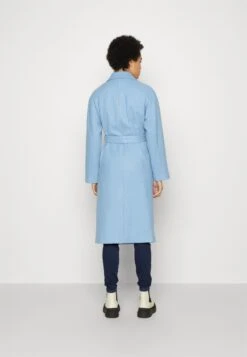Anna Field Cappotto ClassicoLight Blue Donna Cappotti AN621U023-K11 13 Anna Field Cappotto ClassicoLight Blue Donna Cappotti AN621U023-K11 -Anna Field e5fa20d1b5bc4f0b8500a30ebd2bbb5b